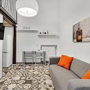 Loft Spritz Nel Centro Di Milano, Via Sottocorno, Porta Vittoria , Milan Italy